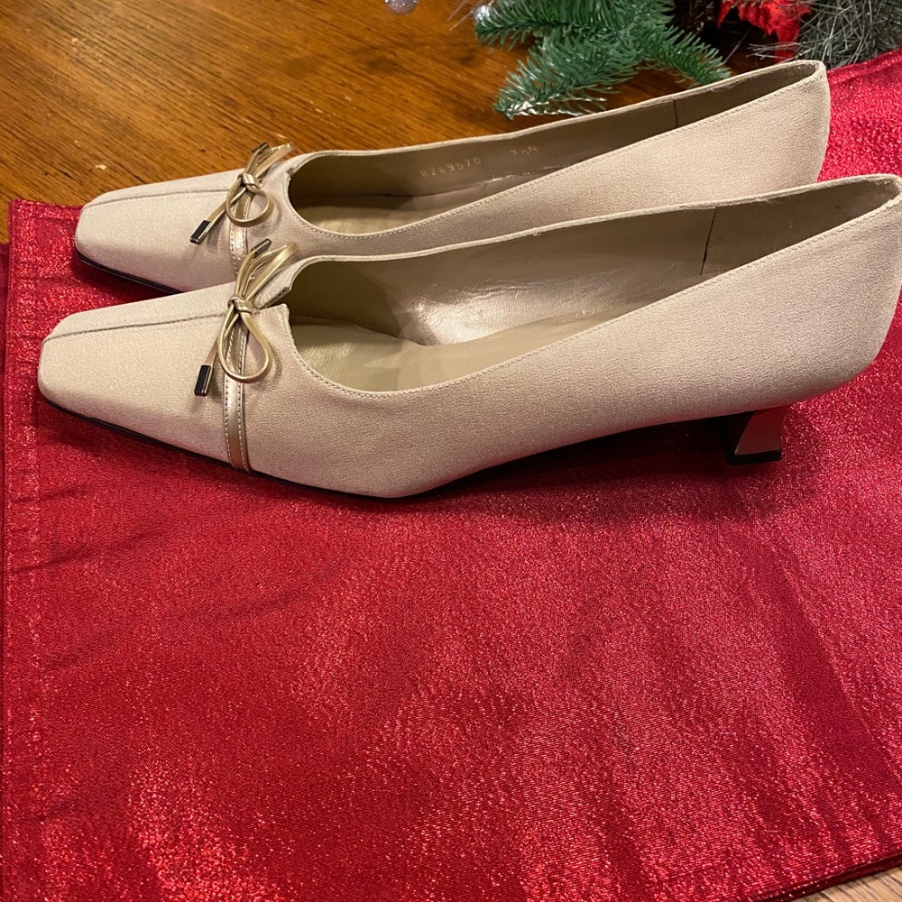 Stuart Weitzman Tan Low Heels - image 3